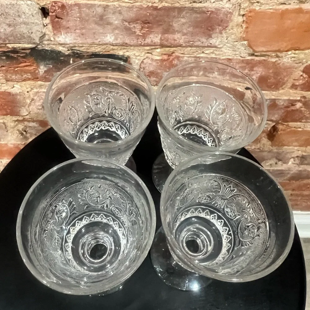 Elegant Vintage Clear Cut Glass Goblets Set of‎ 4